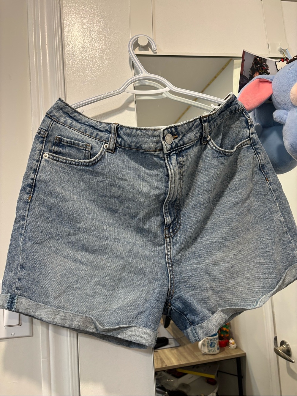 refuge Light Wash Denim Cuffed Women's Shorts size 10-11